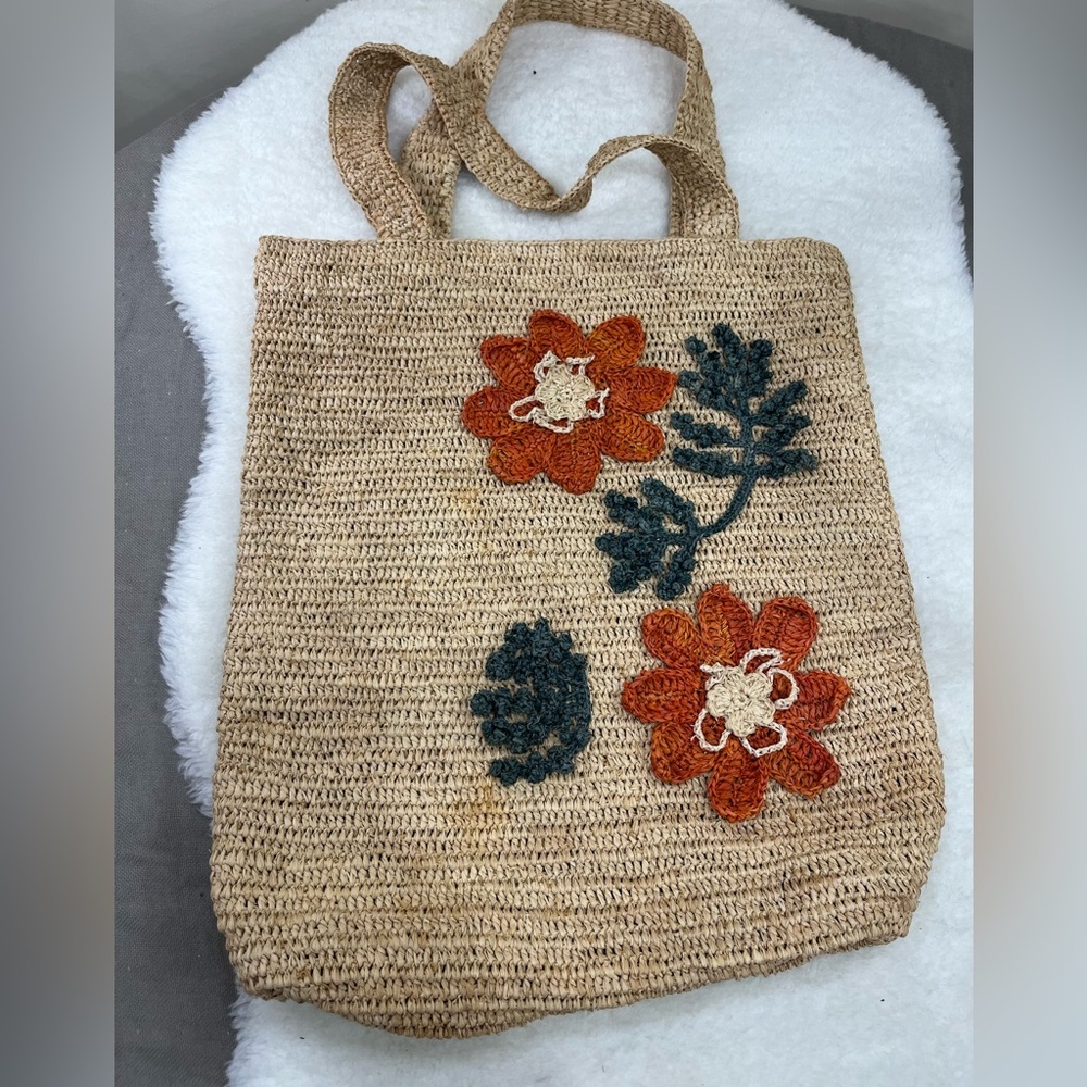 Raffia Crochet Oversized Summer Beach Tote Bag with Floral Design - Picture 4 of 11